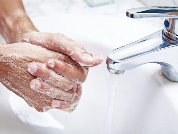 hand washing when treating worms